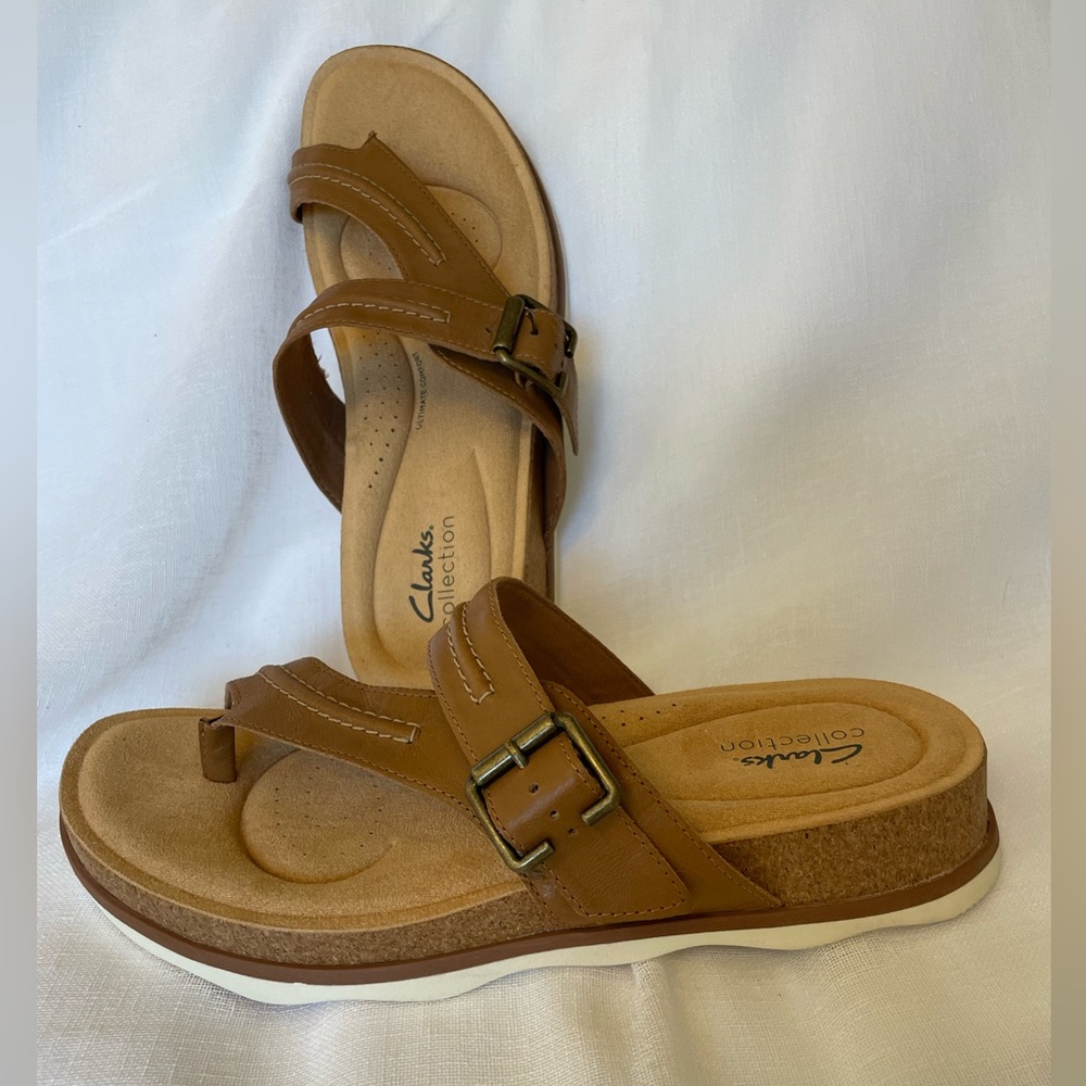 Woman’s Clarks Brynn Medi light brown thong sandals Size 9.5 - Picture 2 of 4